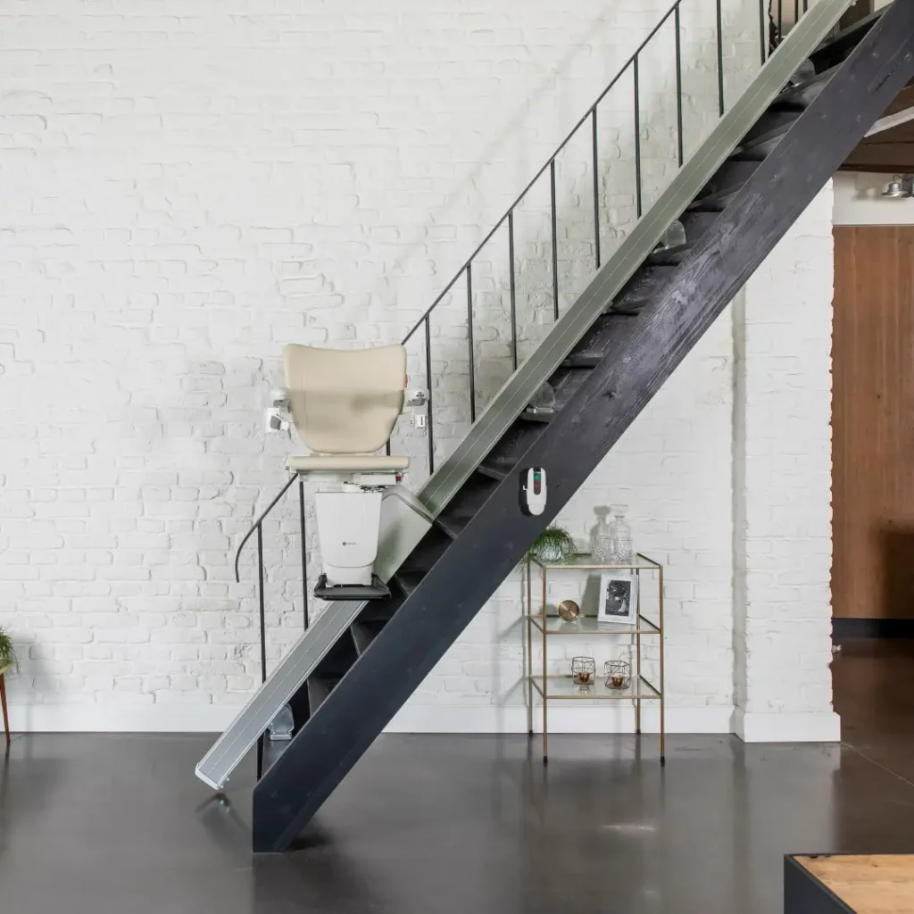 Ästhetisches Trepppenlift-Design passend zum Interieur